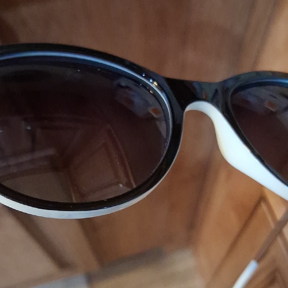 Christian Siriano Black and White Cat-Eye Sunglasses - Picture 5 of 6